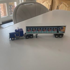 Lionel line carrying truck with 16 wheels